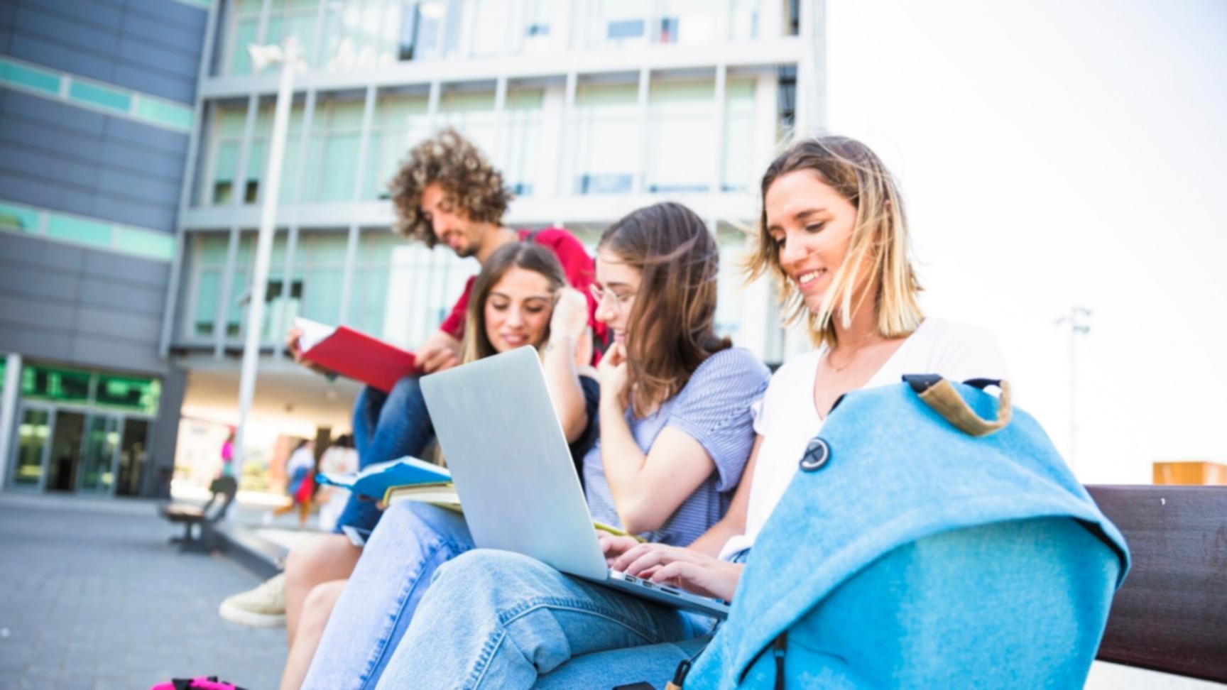 Studenti galyosaylios durante sessione pratica di analisi brevettuale